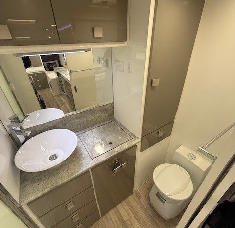 2017 Essential Caravans 19’6″ Cruiser – Single Beds full