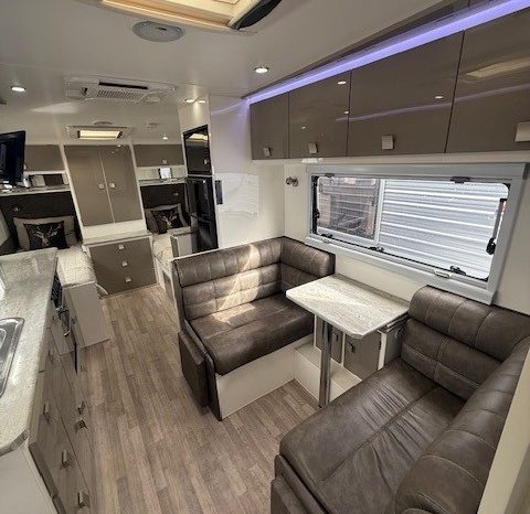 2017 Essential Caravans 19’6″ Cruiser – Single Beds full