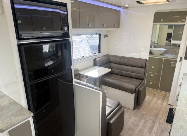 2017 Essential Caravans 19’6″ Cruiser – Single Beds full