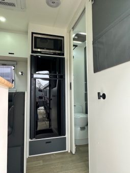 2024 Seascape Caravans Trailrunner 18’8″ Single Beds full