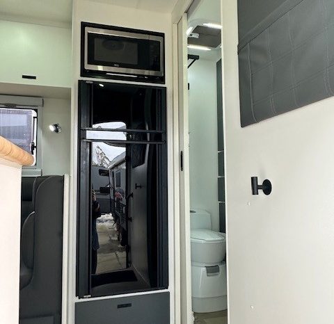 2024 Seascape Caravans Trailrunner 18’8″ Single Beds full