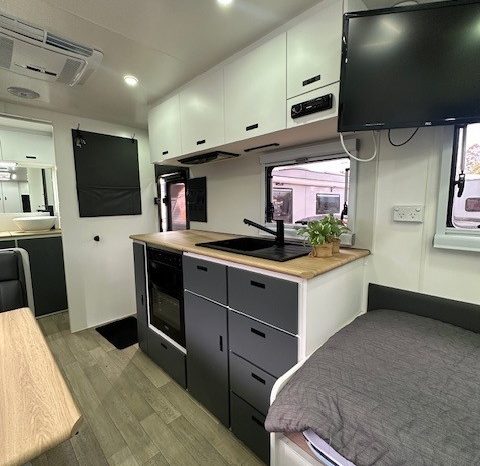 2024 Seascape Caravans Trailrunner 18’8″ Single Beds full