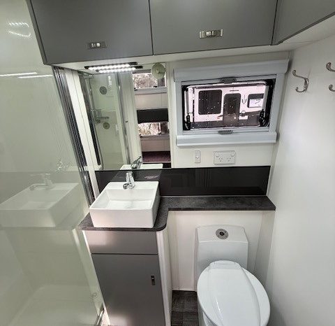 2024 Seascape Caravans 21′ Trailrunner Family full