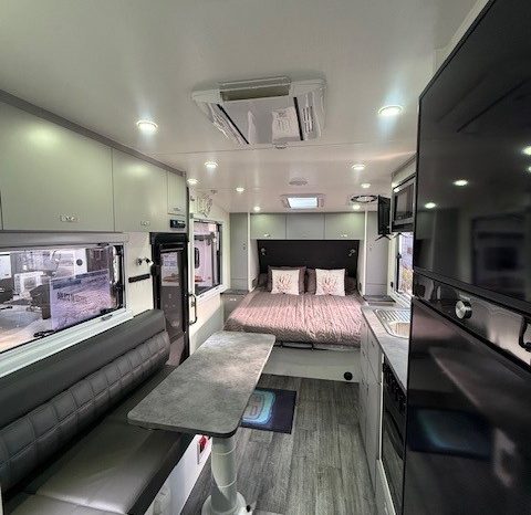 2024 Seascape Caravans 21′ Trailrunner Family full
