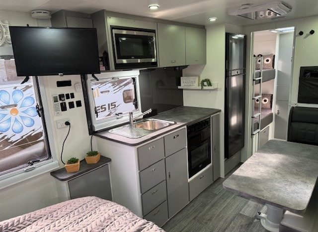 2024 Seascape Caravans 21′ Trailrunner Family full
