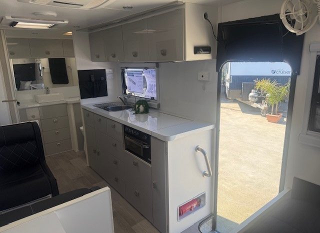 2020 Design RV Forerunner 19′ Single Beds full