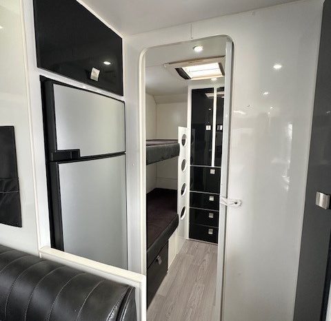 2016 Essential Caravans Cruiser Family 22′ full