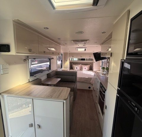 2023 Essential Caravans Outlander Semi Off Road 20’6″ full