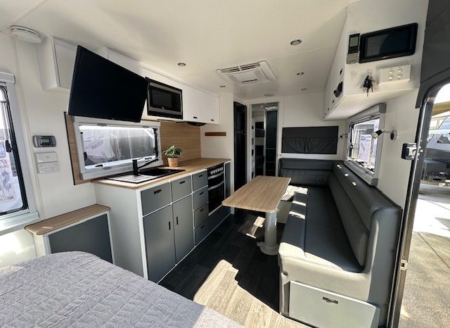 2023 Seascape Caravans Trackbreaker 22′ Family full