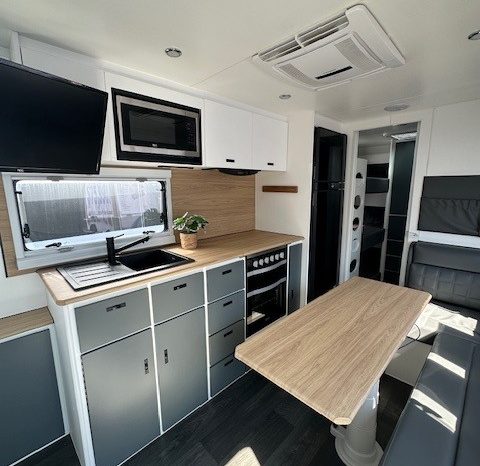 2023 Seascape Caravans Trackbreaker 22′ Family full