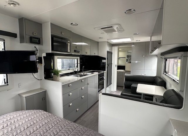 2017 Franklin Caravans X-Factor 21′ full