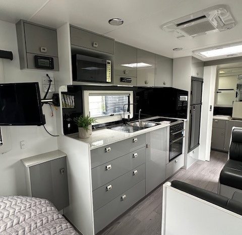 2017 Franklin Caravans X-Factor 21′ full